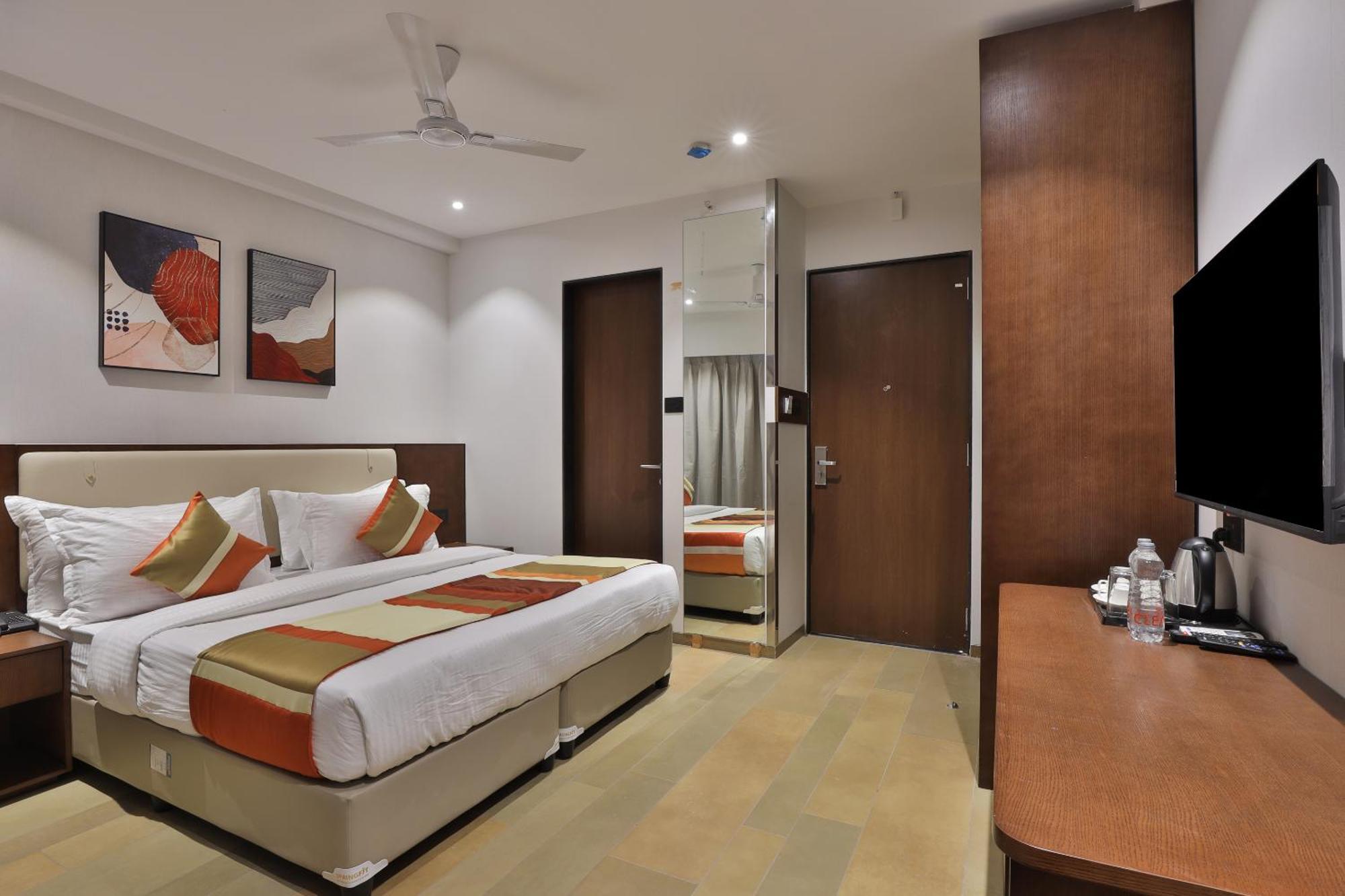 Hotel Elements Сурат Екстериор снимка