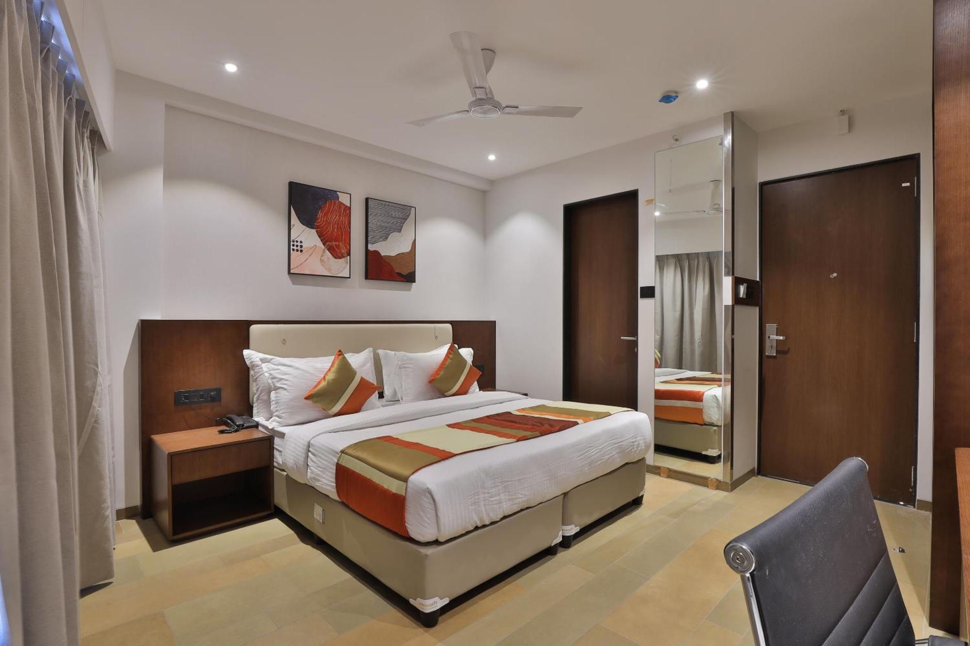 Hotel Elements Сурат Екстериор снимка