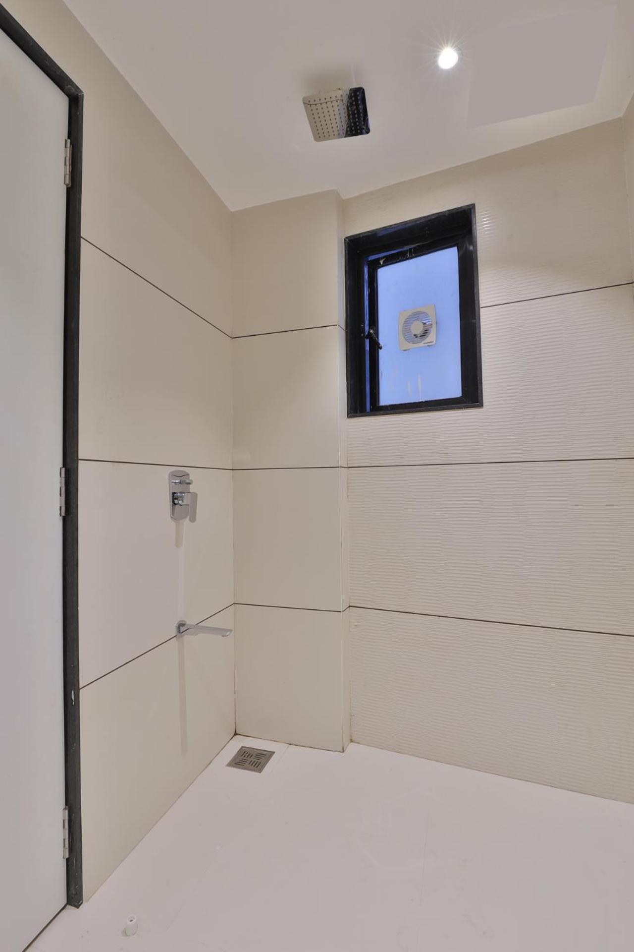 Hotel Elements Сурат Екстериор снимка