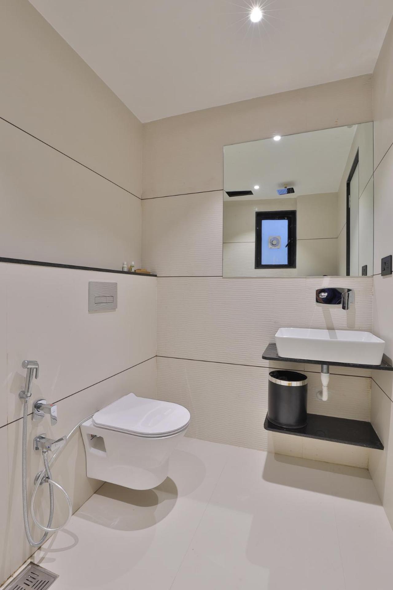 Hotel Elements Сурат Екстериор снимка