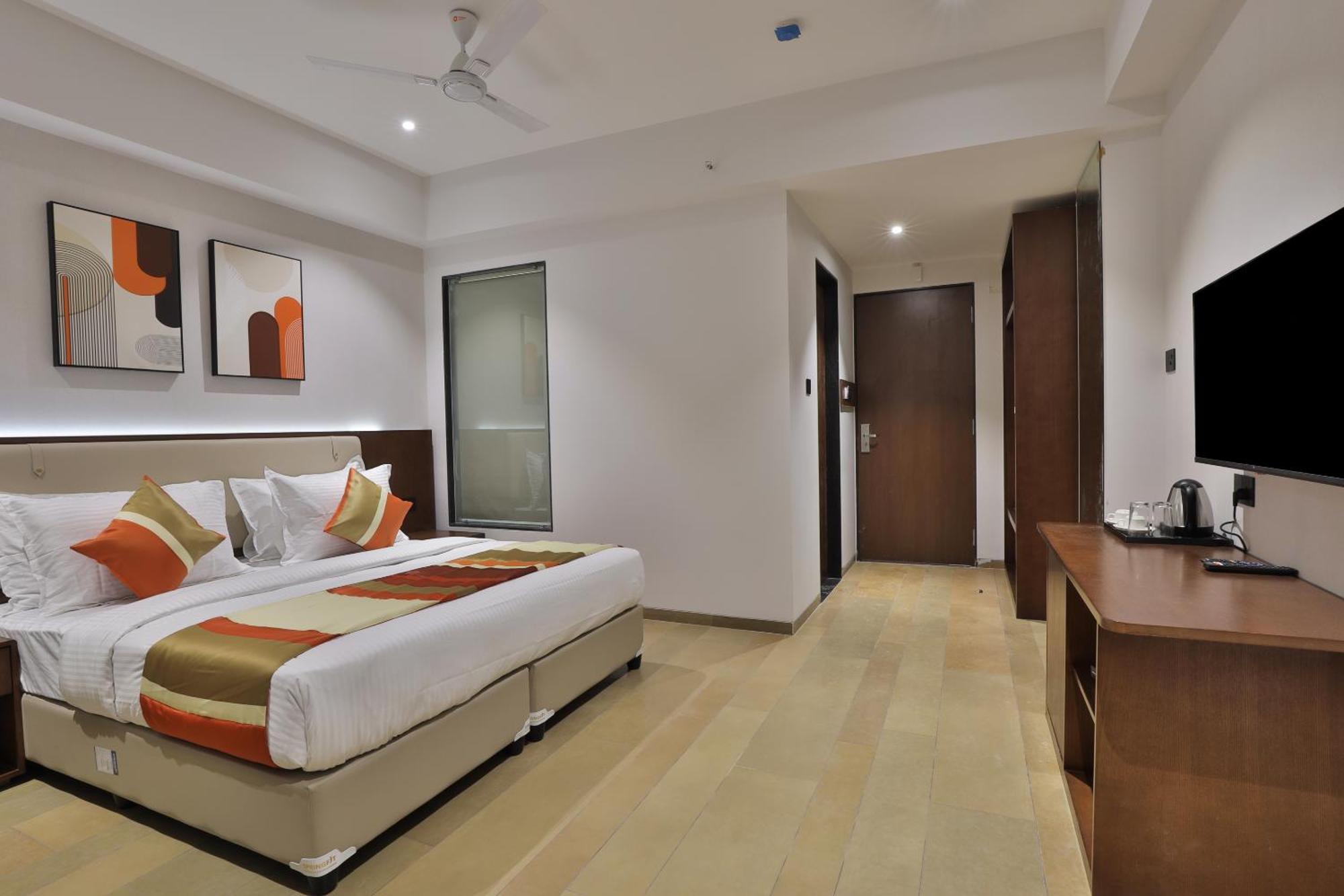 Hotel Elements Сурат Екстериор снимка