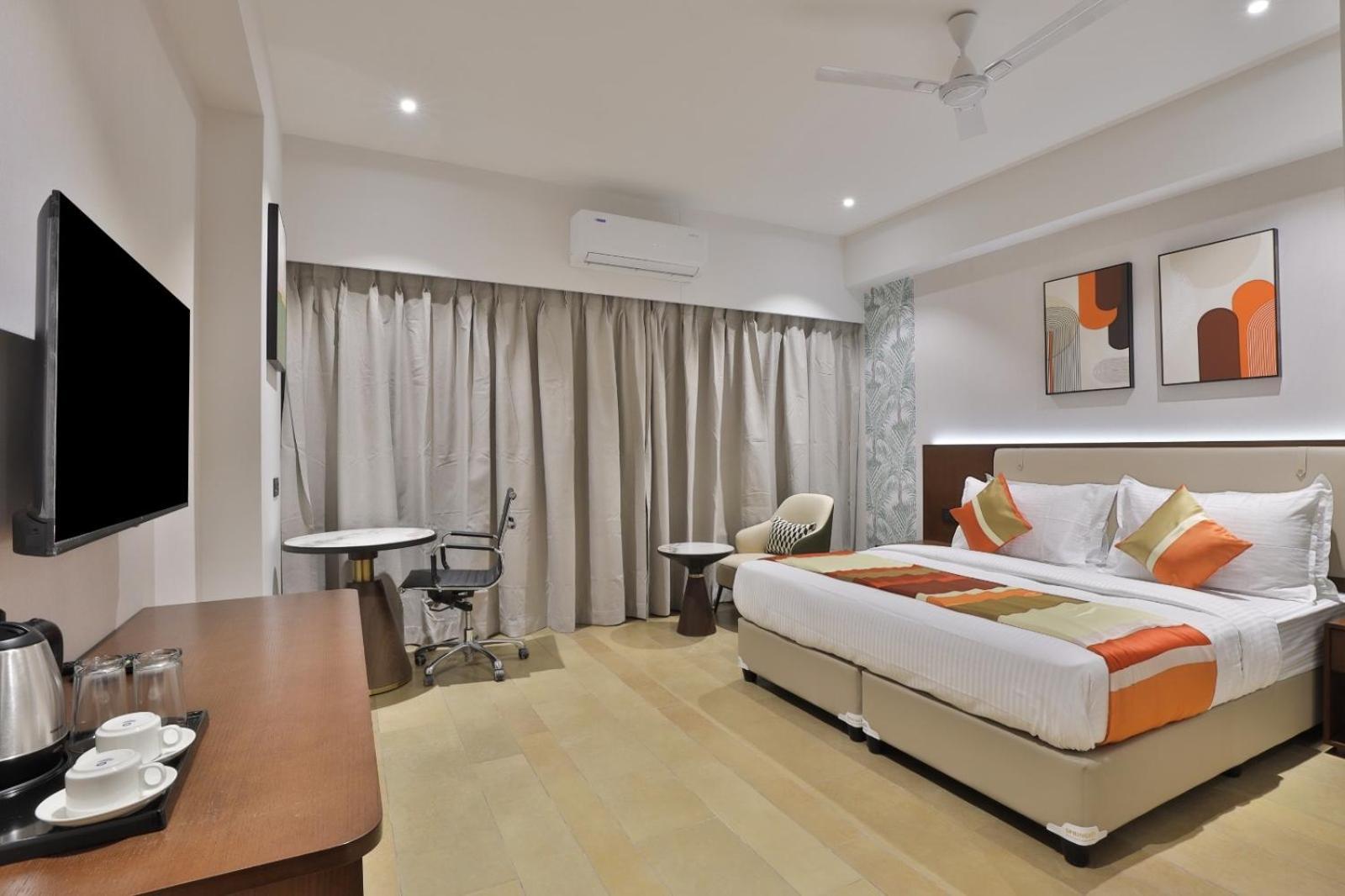 Hotel Elements Сурат Екстериор снимка